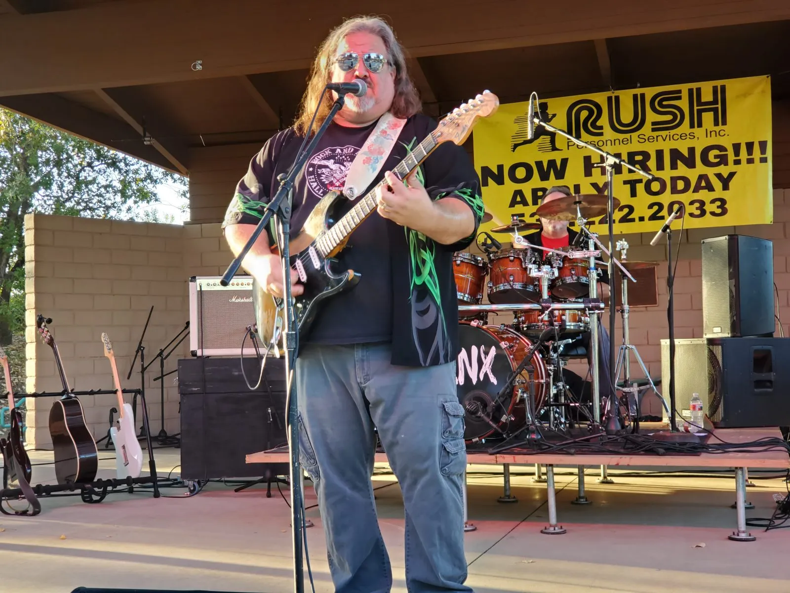 Jinx performing for a crowd